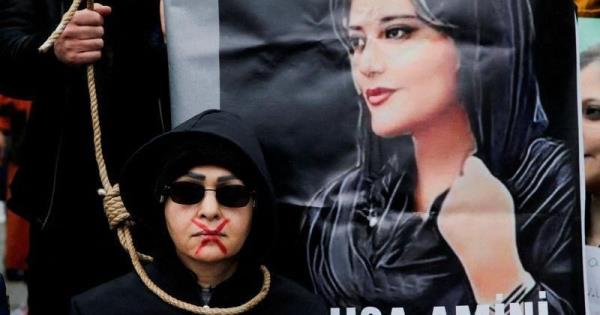 随着马赫萨·阿米尼周年纪念日的临近，伊朗仍有零星的抗议活动
